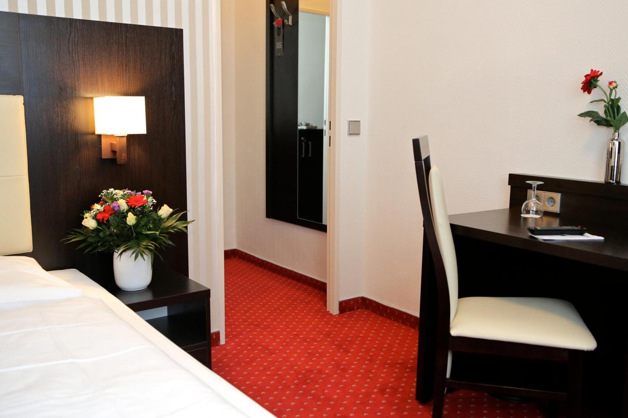 Standard Single Room,520618242:JPEG
